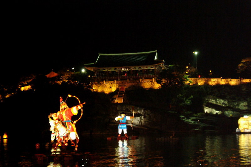 [Animal Lantern] Horse-riding General and Jinju Castle; DISPLAY FULL IMAGE.