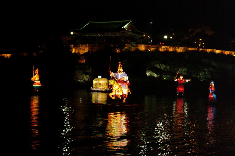 [Animal Lantern] Horse-riding General and Jinju Castle; DISPLAY FULL IMAGE.