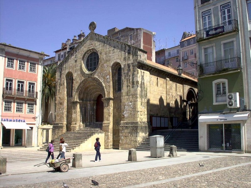 [DOT CD04] Portugal - Coimbra - Pigeons; DISPLAY FULL IMAGE.