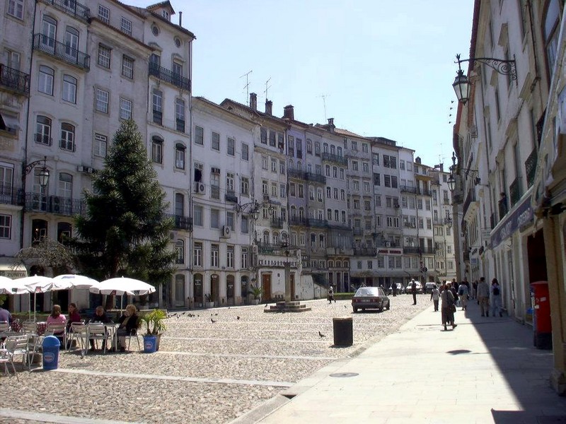 [DOT CD04] Portugal - Coimbra - Pigeons; DISPLAY FULL IMAGE.