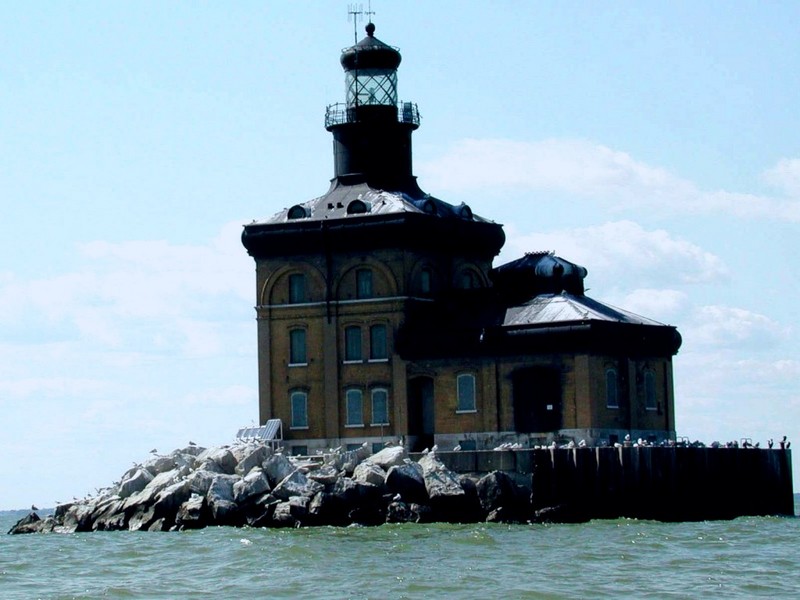 [DOT CD06] Ohio Toledo Harbor Light - Gulls; DISPLAY FULL IMAGE.