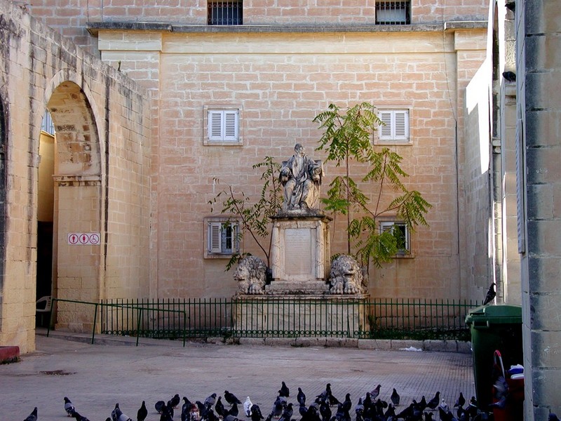 [DOT CD11] Malta Valetta - Pigeons; DISPLAY FULL IMAGE.