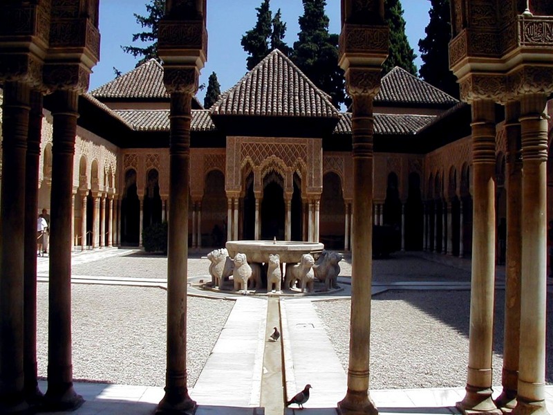 [DOT CD11] Spain Granada Alhambra - Pigeons; DISPLAY FULL IMAGE.