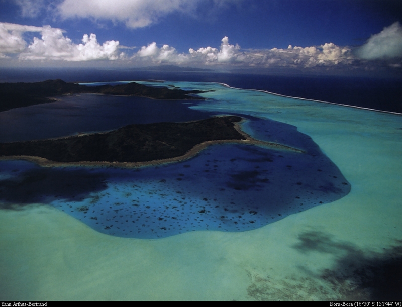 [B14 SLR: Yann Arthus-Bertrand] Bora-Bora; DISPLAY FULL IMAGE.